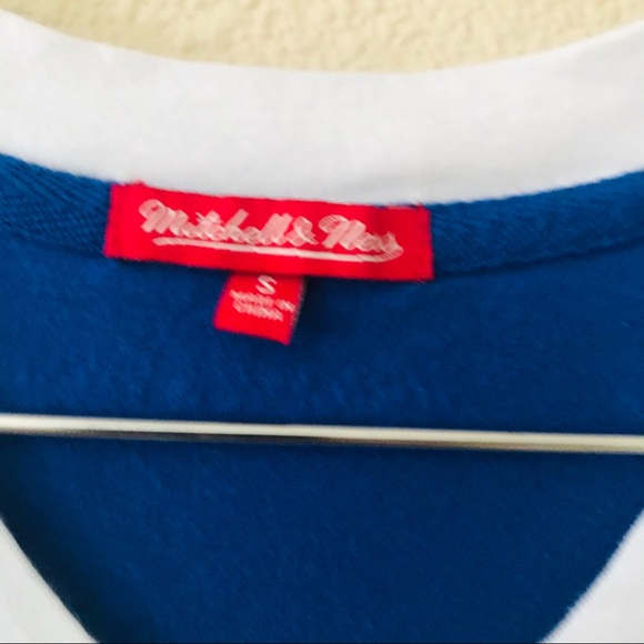 New England Patriots NFL Short Sleeve V Neck Graphic Tee Size Small - Picture 5 of 6